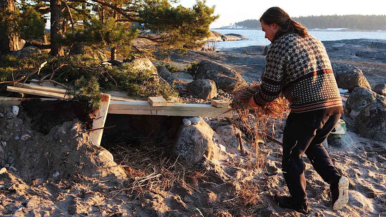 Amazing Island Bushcraft & Primitive Life in Spring 