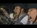 Шольца проводили факелами и музыкой The Beatles