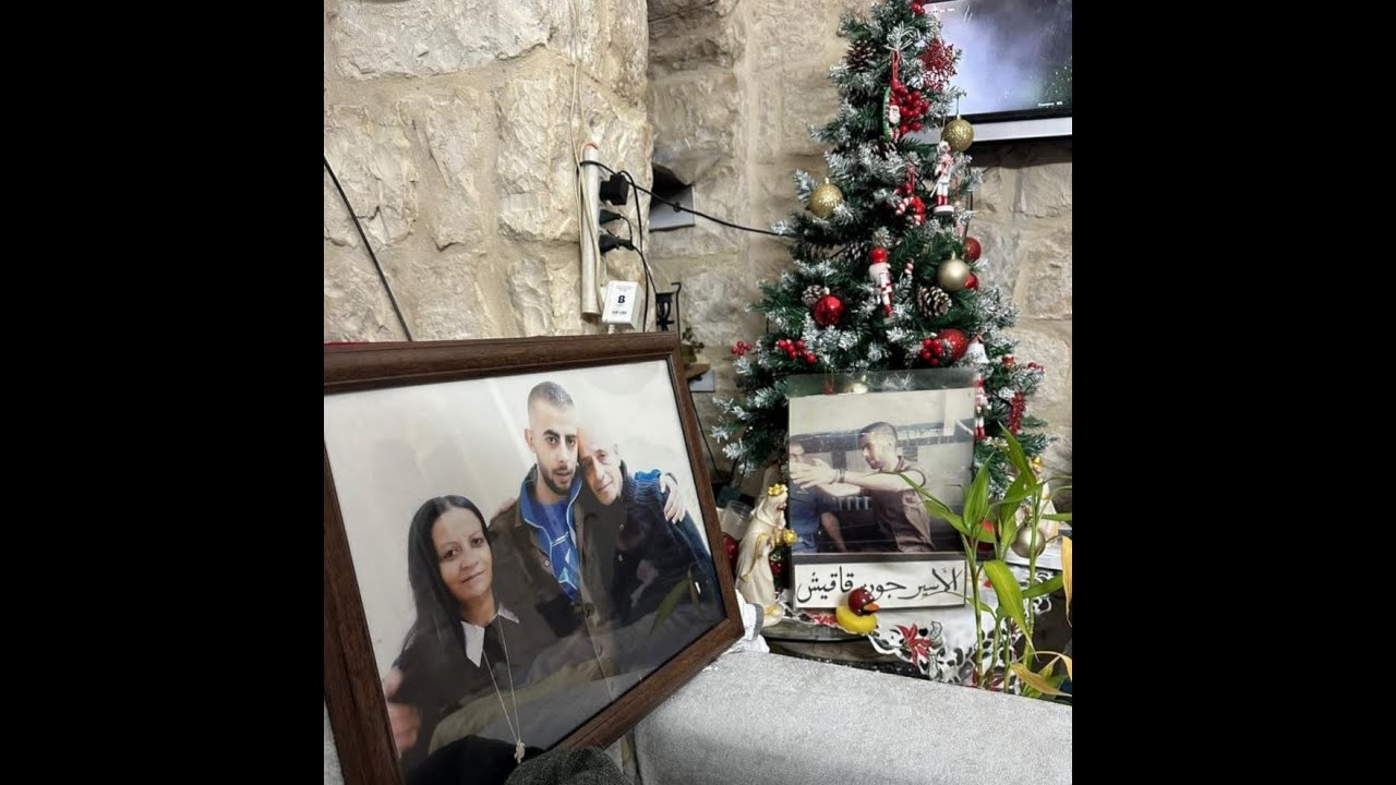 والد الأسير المقدسي جون قاقيش: نتأمل أن تحصل صفقة تبادل للأسرى ويخرج جميع الأسرى من السجن بينهم جون