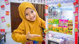 AQILA HUNTS FOR YUPI IN THE CLAW MACHINE