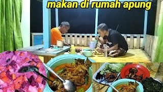 PAKET KOMPLIT ! makan di rumah apung menu nya sangat menggoda jiwa,  di guyur hujan.