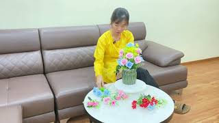Uspořádejte vázu s bílými orchidejemi se žlutými kopretinamiSdílejte tipy, jak používat pěnu