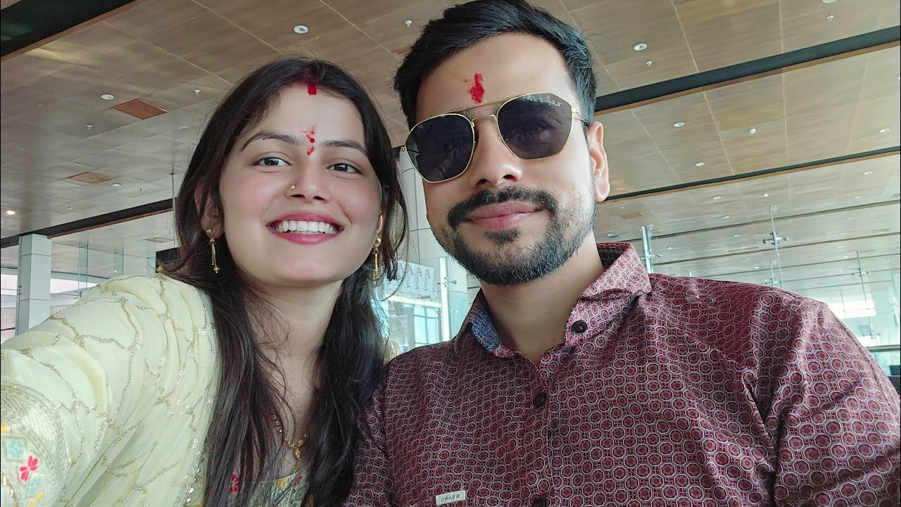 Renu Baithi pahli bar Flight me 🥰 | Singapore Tour Vlog Part - 01