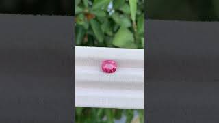 #ruby Spinel màu sáng lỗi kín nhẹ 2,20 cara, số đo 8,5-7-4,9 li giá 5tr