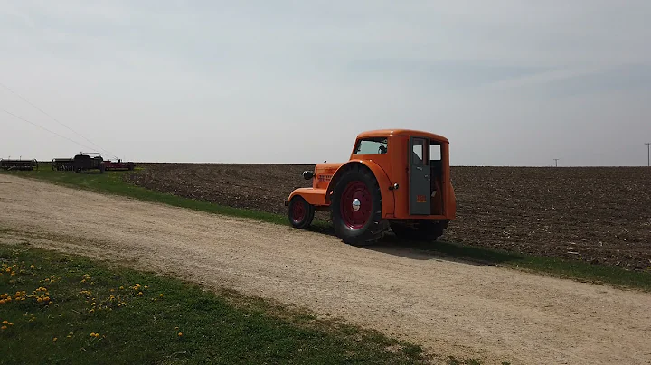 Minneapolis Moline UDLX - Lot 1 - Van Merchant Collection