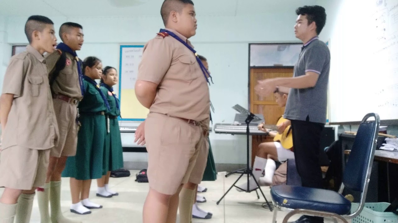 เพลงอิ่มอุ่น ขับร้องประสานเสียง