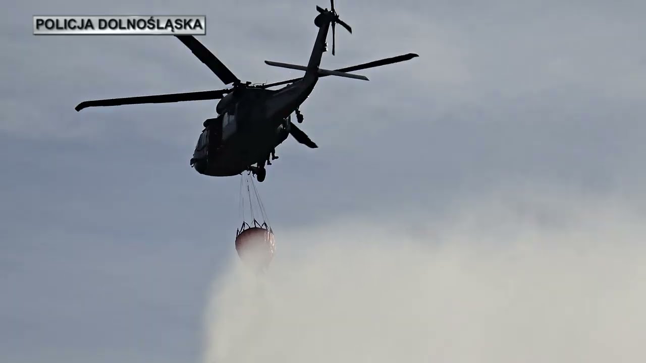 Katastrofa samolotu na wrocławskim lotnisku – policyjne śmigłowce  i dron w akcji