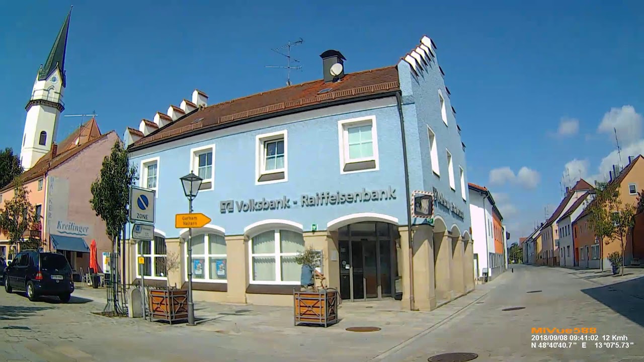 D: Markt Hofkirchen. Landkreis Passau. Fahrt durch den Ort. September 2018