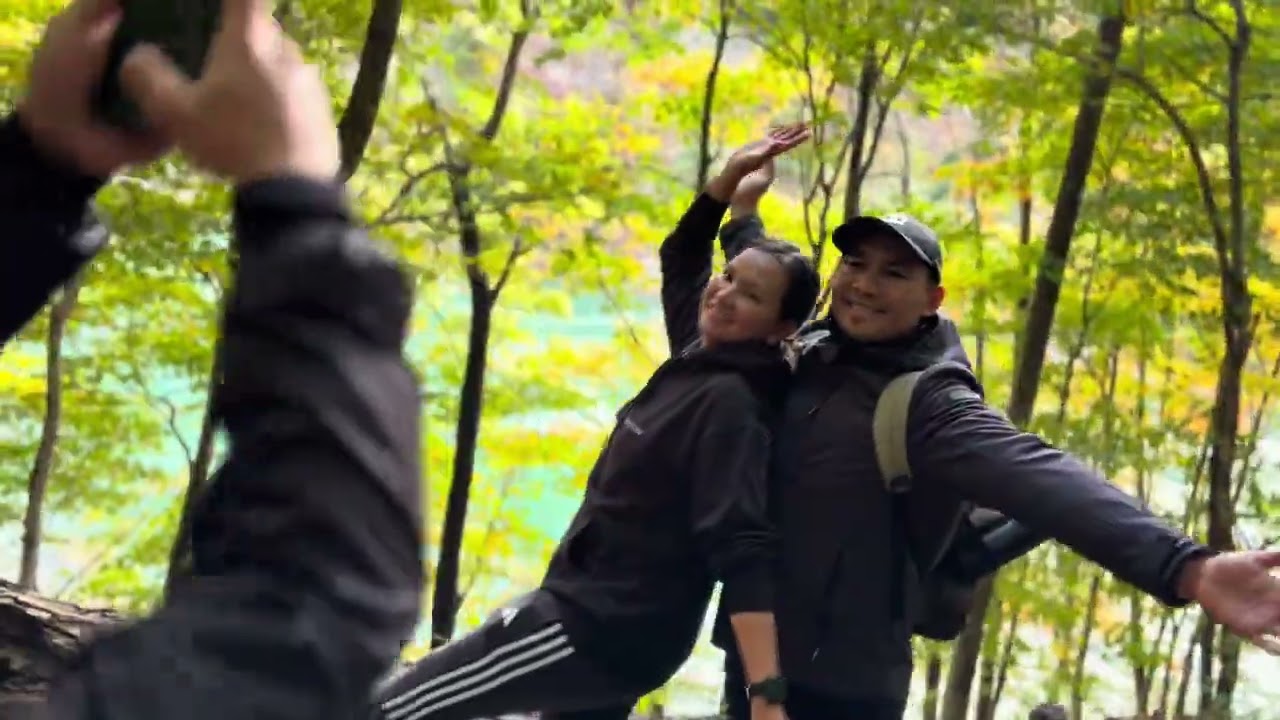 Autumn Hiking at Niagara Glen Trail, Niagara Falls, Canada