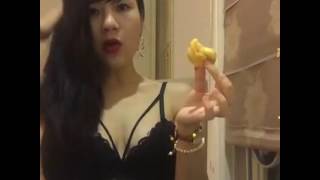 Hot Girl Dâu Bé Khoe Dâu - To Ngang Quả Dừa