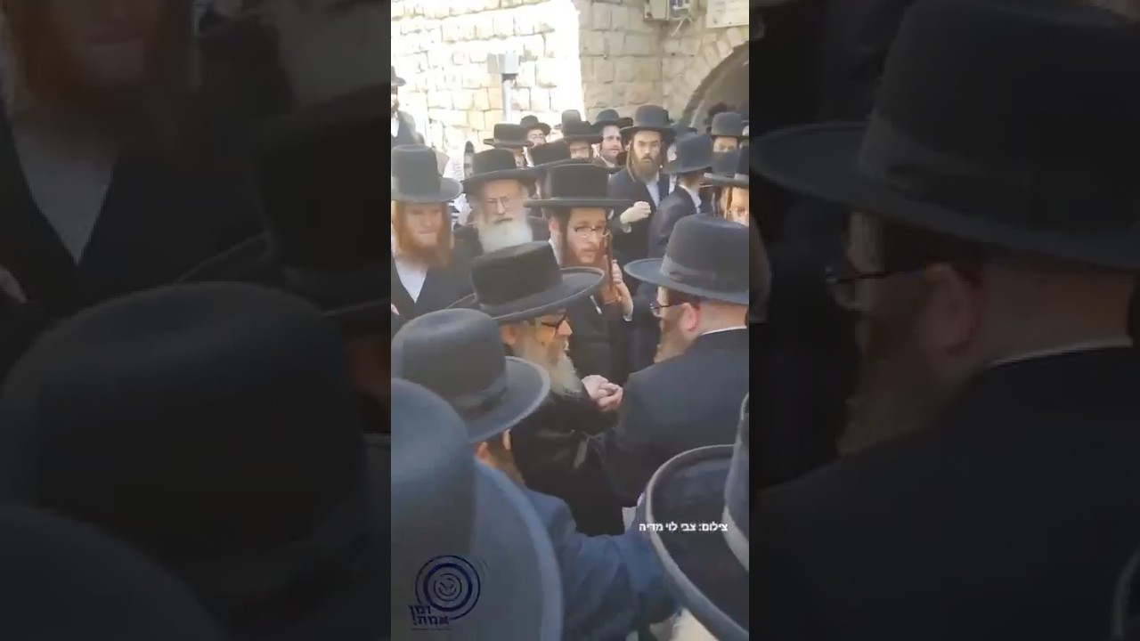 כ"ק האדמו'ר מסאטמאר בכניסה לציון הרשב"י במירון ביום שישי