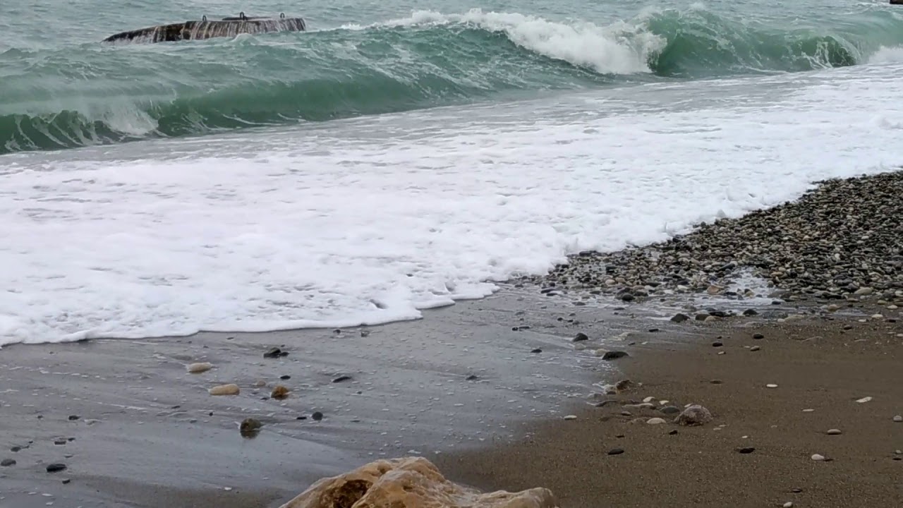 Погода гагра вода в море. Светящееся море в Гагре.