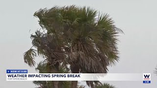 Spring breakers in Fort Myers Beach embrace rainy weather