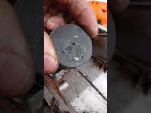 Видео: Как да почистя карбуратора на моя верижен трион?