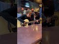 ギターお借りして歌いだす男