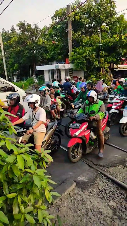 buset kenceng bamget untung kamera nya terbang #keretaapi #keretaapiindonesi