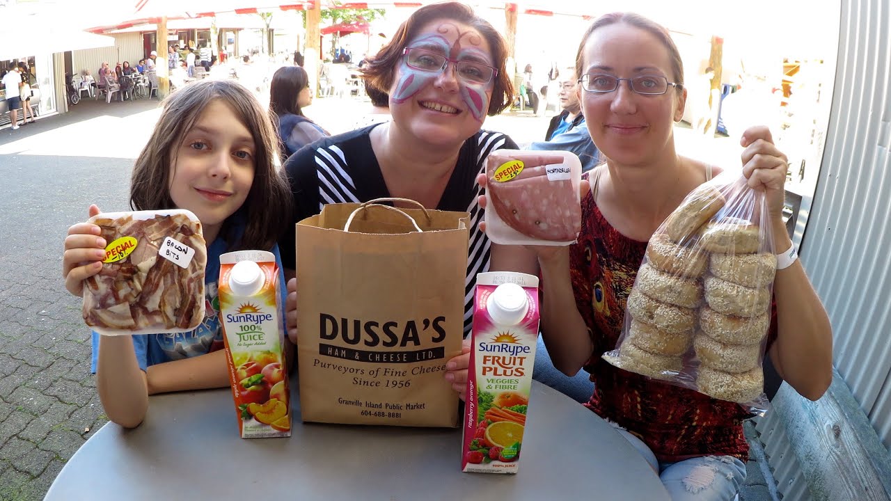 Бублики и сосиски. Гей-семейный мукбанг (먹방) — шоу о еде