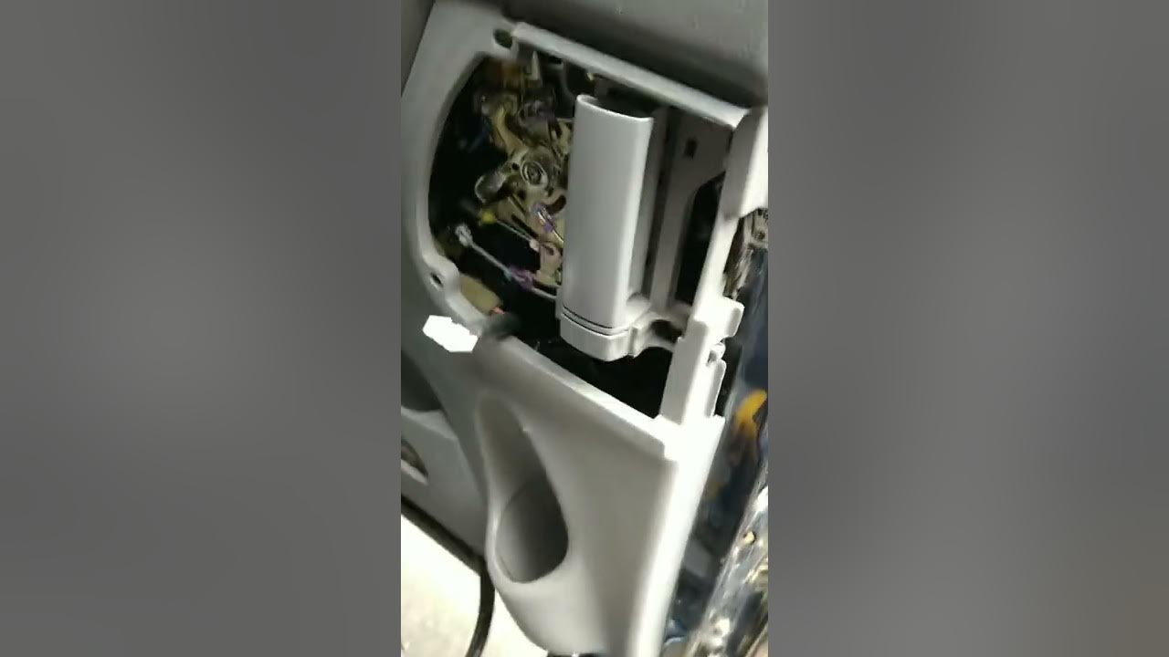 2004 Toyota Sienna - slide door won't close using inside handle - the