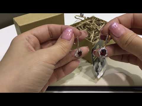 Серьги 1827 из красного золота 585 пробы с гранатами и фианитами Серьги 1827 из красного золота 585 пробы с гранатами и фианитами