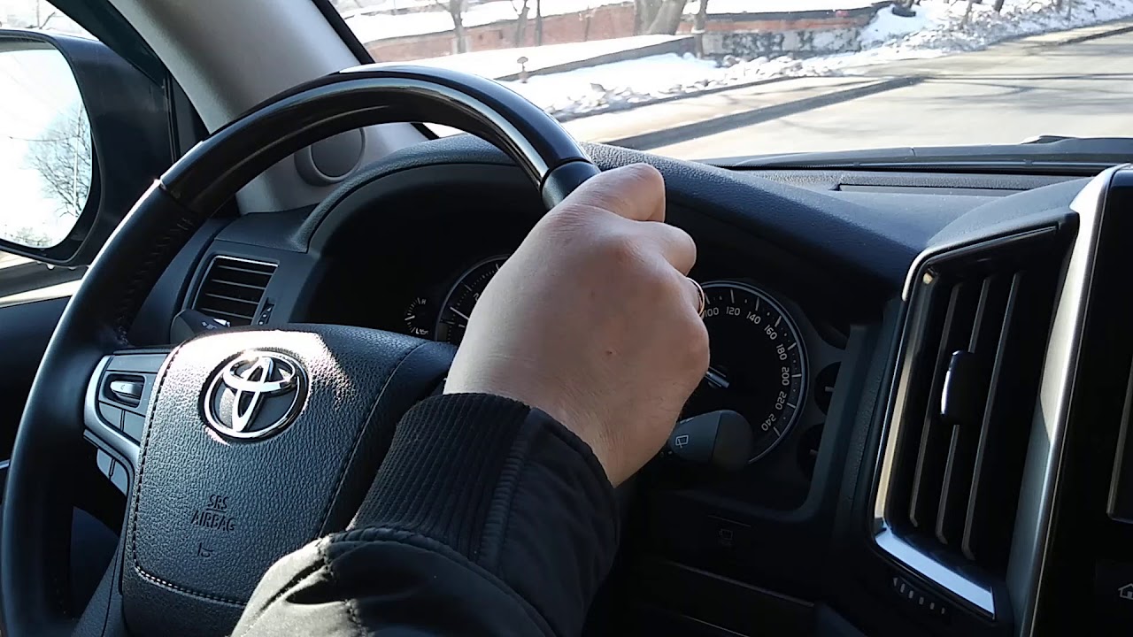 На крузере 200 бьет рулем