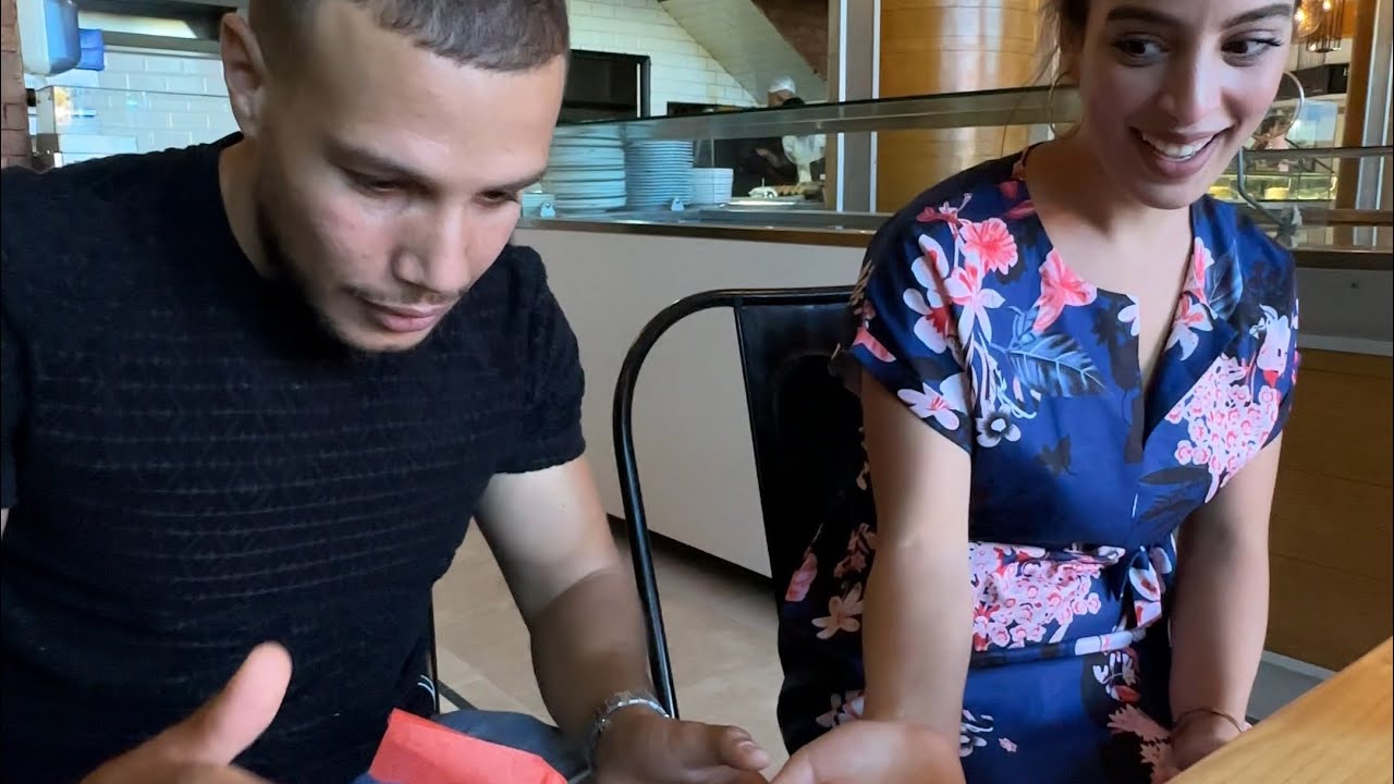 سوســـام حمق هاد البنت جبد ليها وردة  🤣🌹🤣🤯🤣