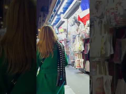 Paris Souvenir Shops Quick Tour (Anvers)