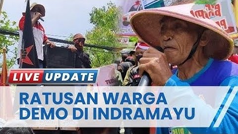 WARGA GELAR DEMO DI PENDOPO DESAK BUPATI INDRAMAYU NINA AGUSTINA MUNDUR DARI JABATANNYA