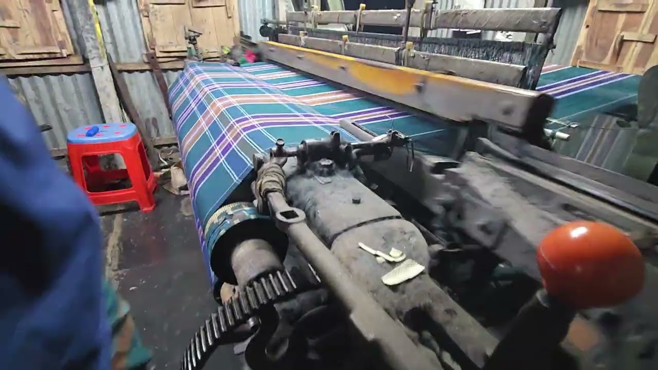 Bangladesh textile machine worker 