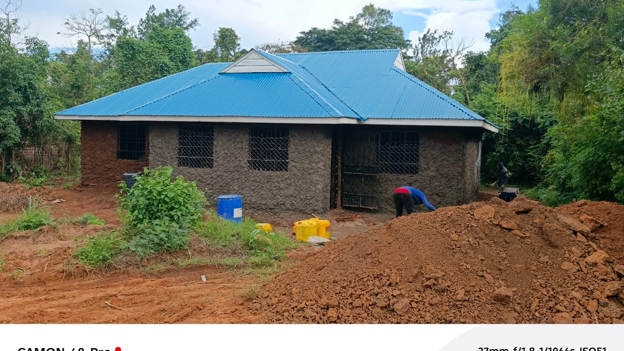 PLASTERING OF OUR SEMI PERMANENT HOUSE IN NAMBALE BUSIA HAS STARTED 🔥🔥🔥🔥🔥