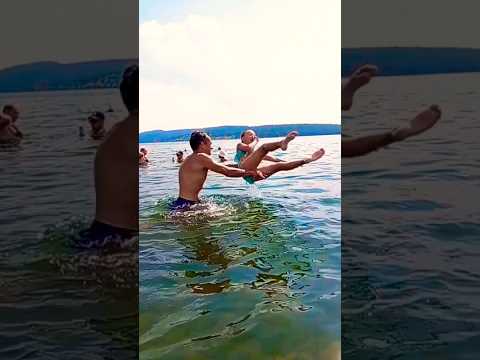 Лето в разгаре☀️Танцы в озере🌟