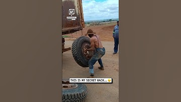 Hack to load heavy truck tires without any tools 😲🛞🤯                   🎥: TikTok / borrachariaalves_