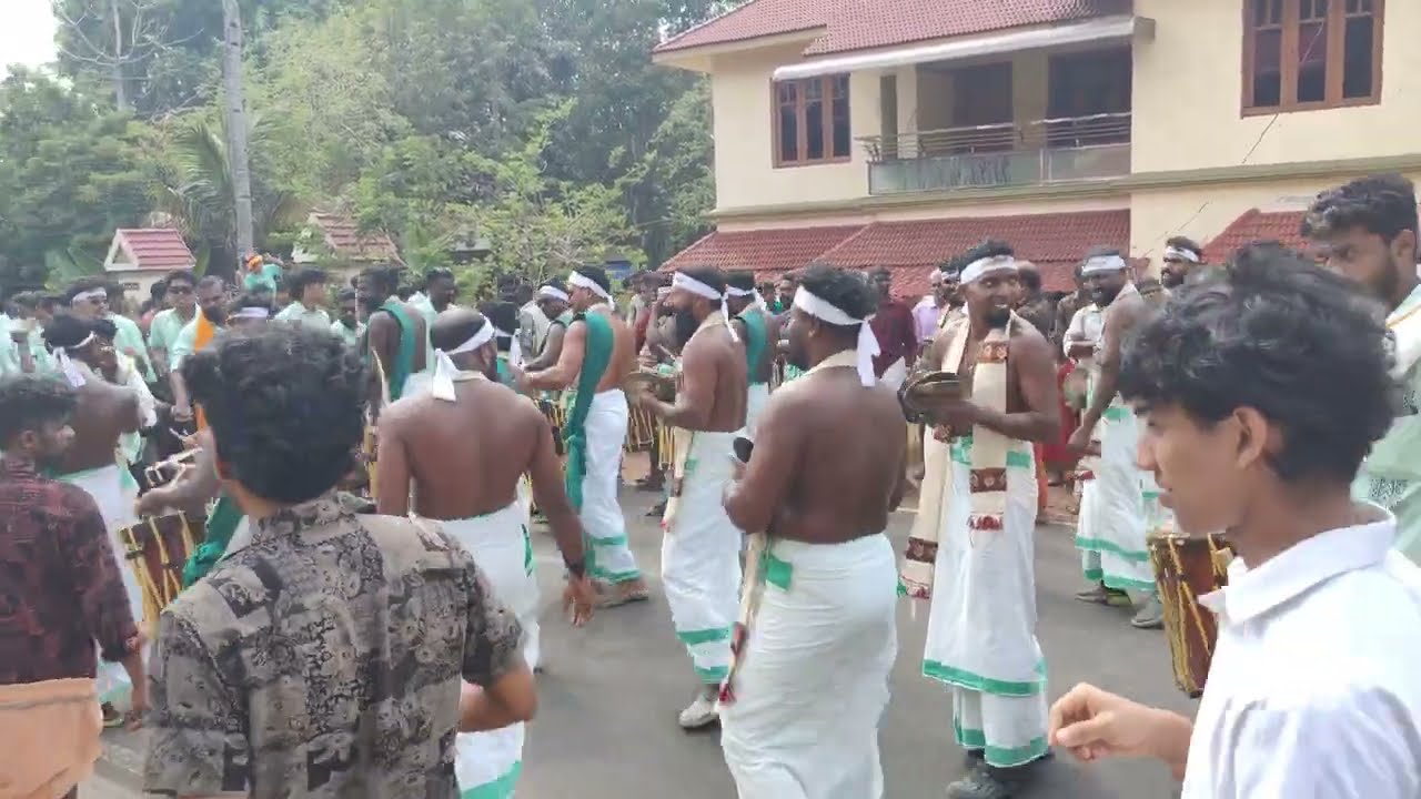 ആട്ടം കലാസമതി  തകർപ്പൻ മേളം.
