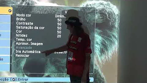 Como ajustar a resolução do projetor?