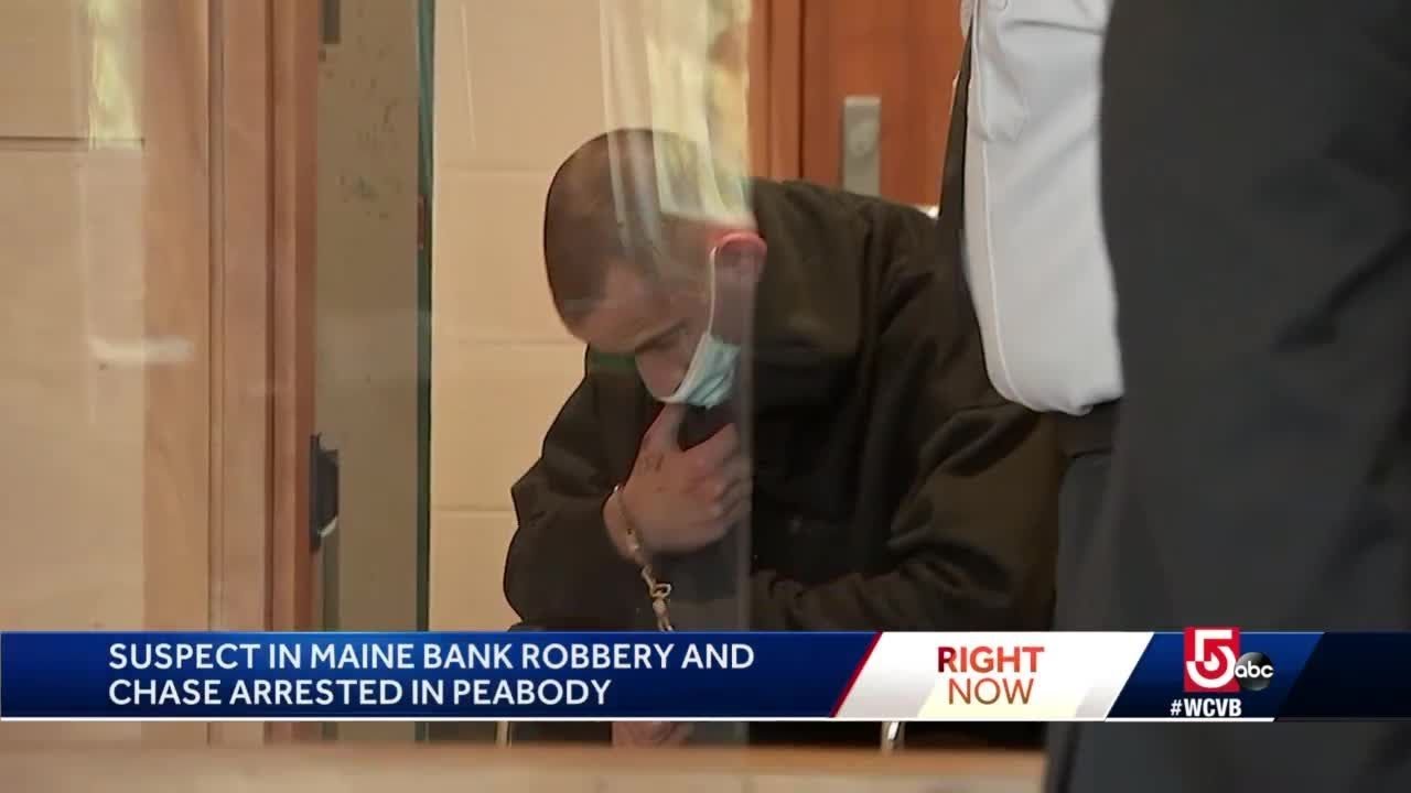 Bank robbery suspect arrested after violent struggle - YouTube
