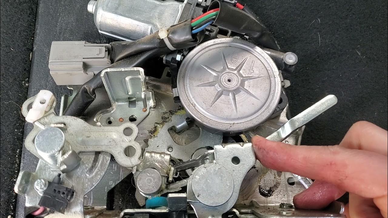 Dodge/Chrysler power liftgate stuck closed. Manual open/release. - YouTube