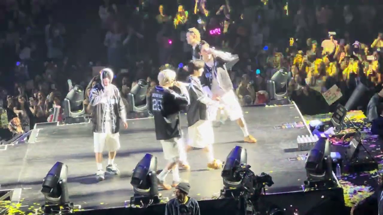 Yeonjun-GGUM (with the other members) Act:Tomorrow Tour in Newark, NJ on 10/02/25. 