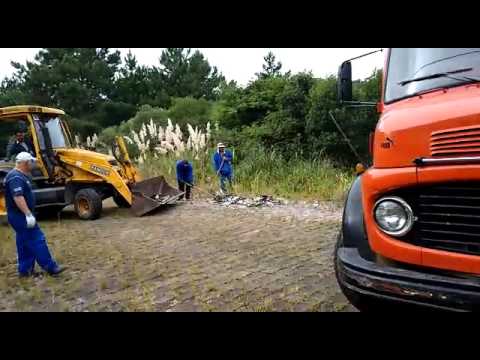 Limpeza sendo feita no terreno da Linha dos Vicentinos