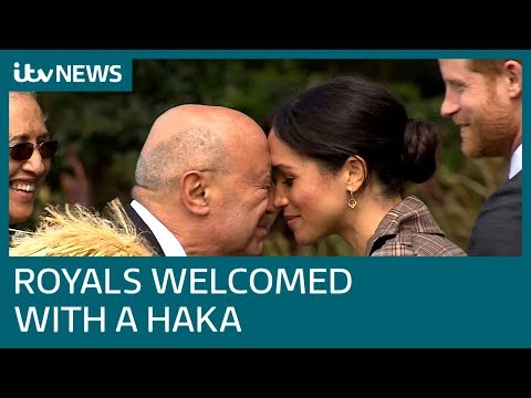 Video: Ang Mãori Hongi Greeting ng New Zealand