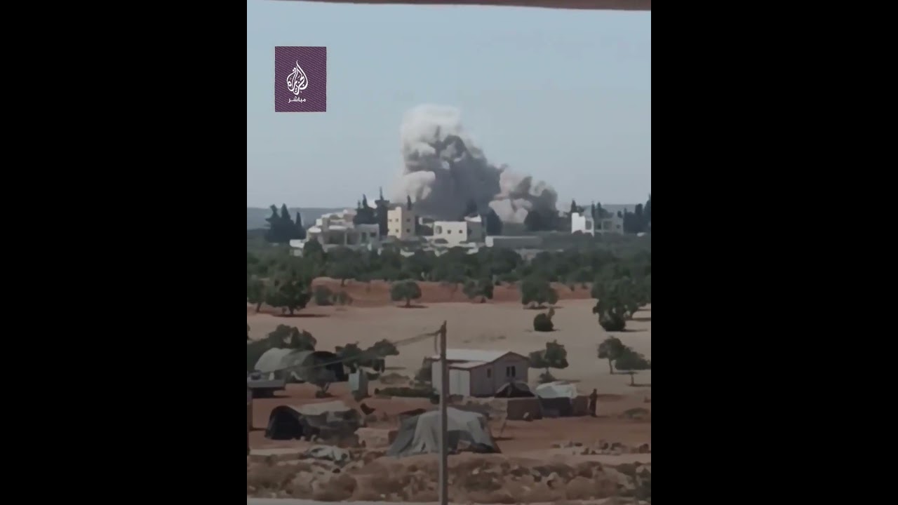 مراسل الجزيرة مباشر: 3 قتلى و6 جرحى جراء قصف جوي روسي استهدف محيط مدينة إدلب شمالي سوريا