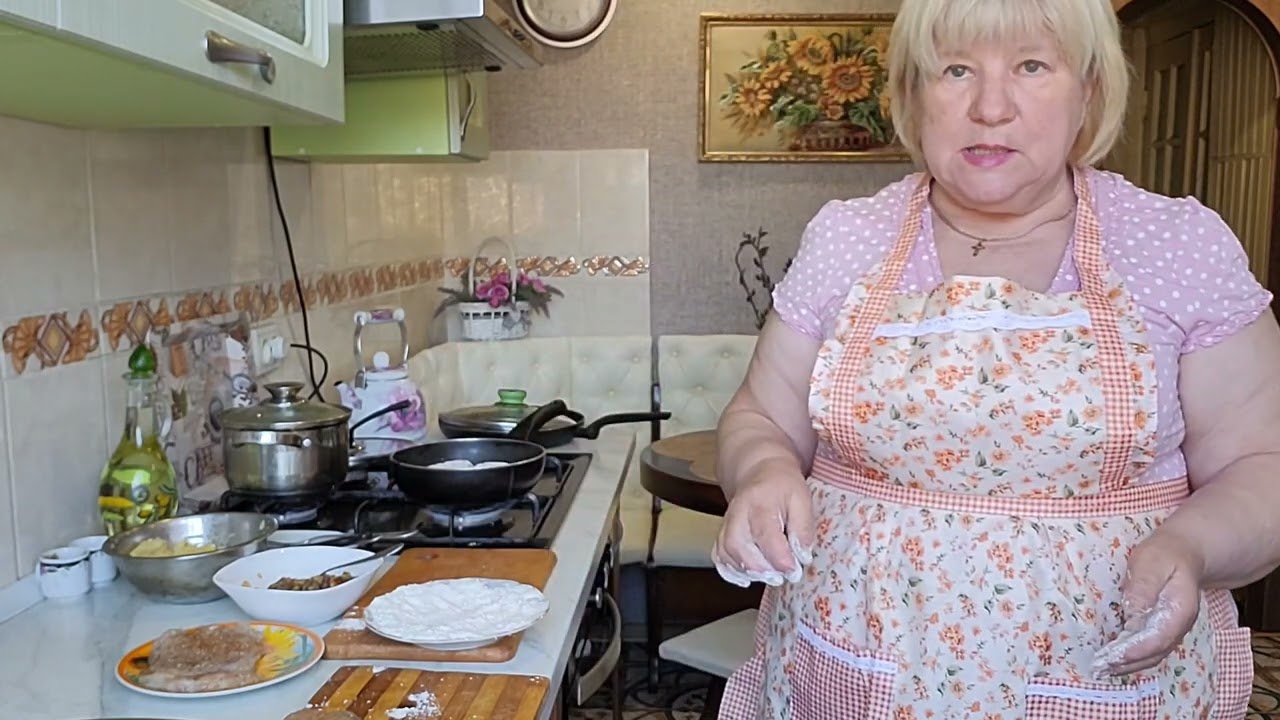 Куриные рулетики с грибами. Гороховый суп. Пирожки с картошкой.