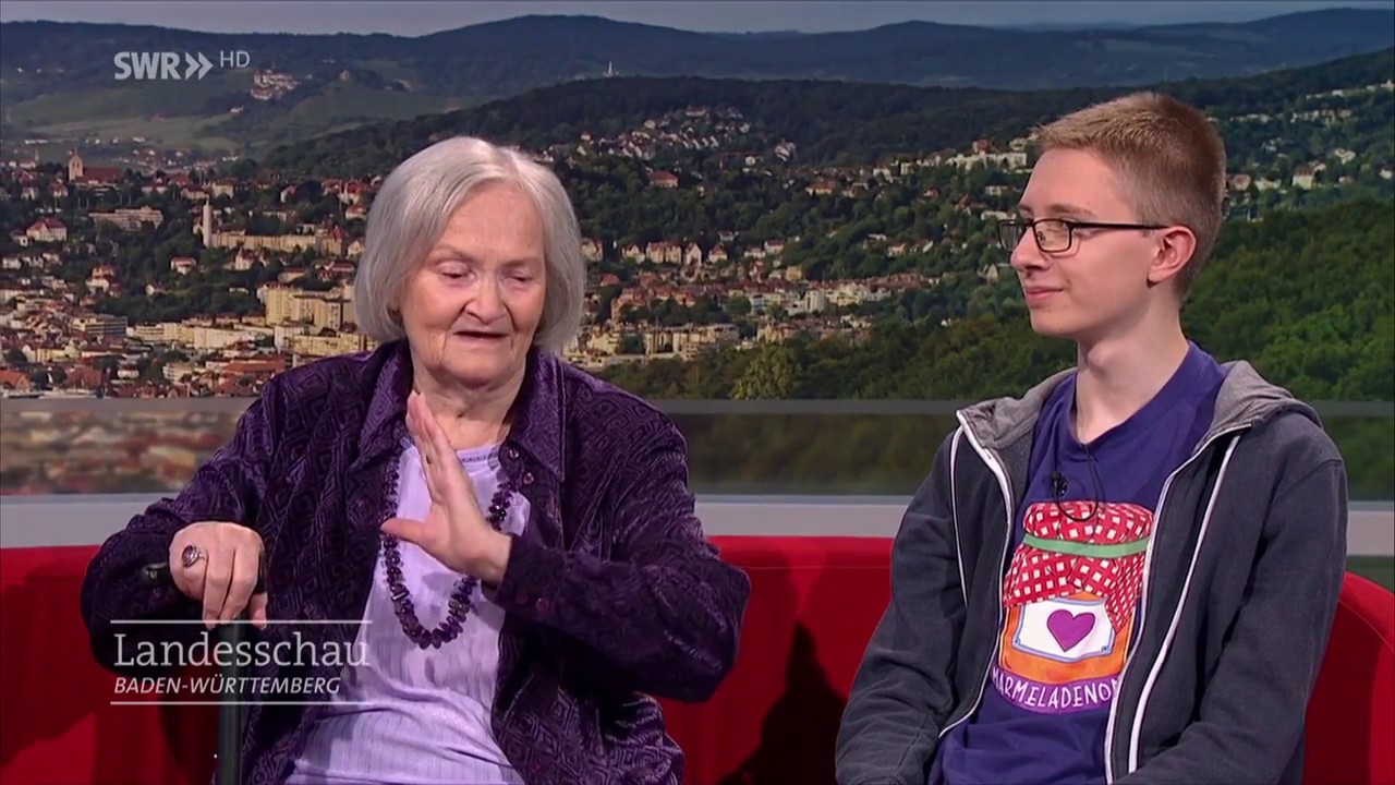 Mädchen weigert sich ihre Haare zu kämmen, dann entdeckt die Friseurin den Grund dafür