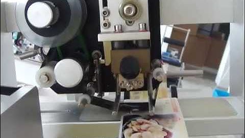 Tabletop pet bottle labeling machine for round bottle vertical label applicator semi auto labeller