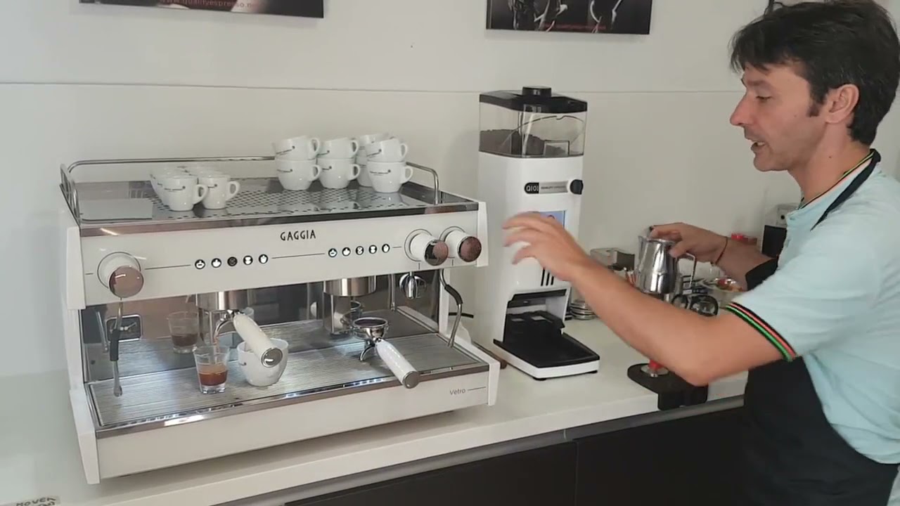 Funcionamiento Cafetera Profesional y Preparacion de Bebidas - GAGGIA VETRO  