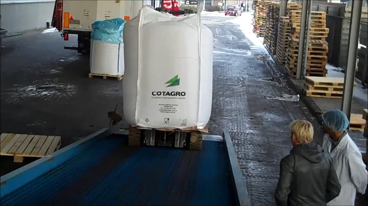 ROLLERFORKS®   Slip Sheet Attachment unloading FIBC's from sea containers