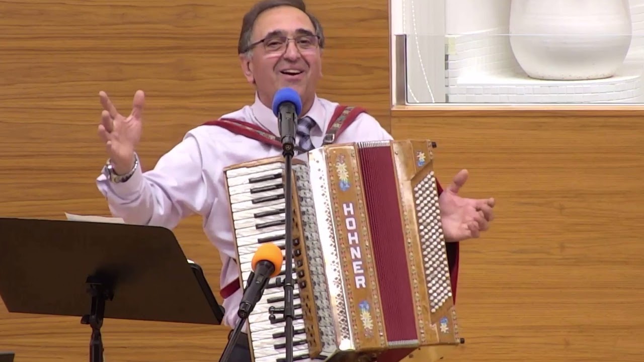 Cornel Cuibus - Sa sune cat de tare noi nu ne inchinam / Numai o data tu traiesti