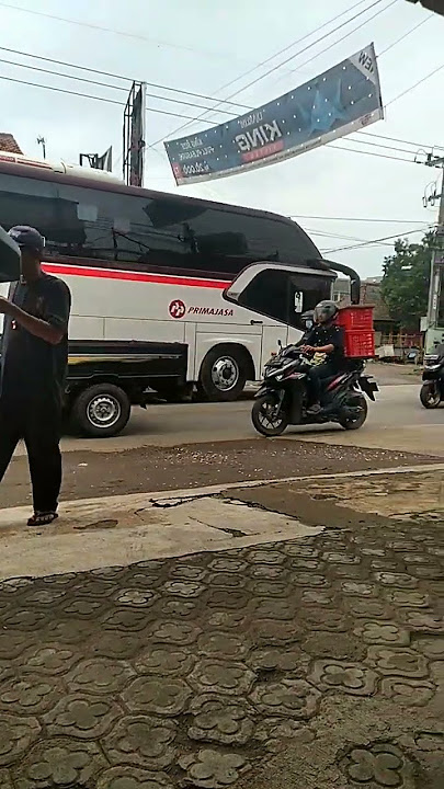 kedatangan Bus Primajasa ciledug cirebon