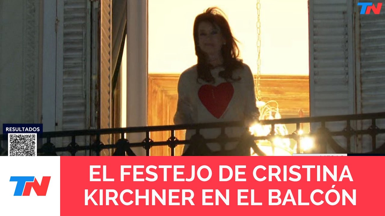 Cristina Kirchner festejó en el balcón la victoria del peronismo en la provincia de Buenos Aires