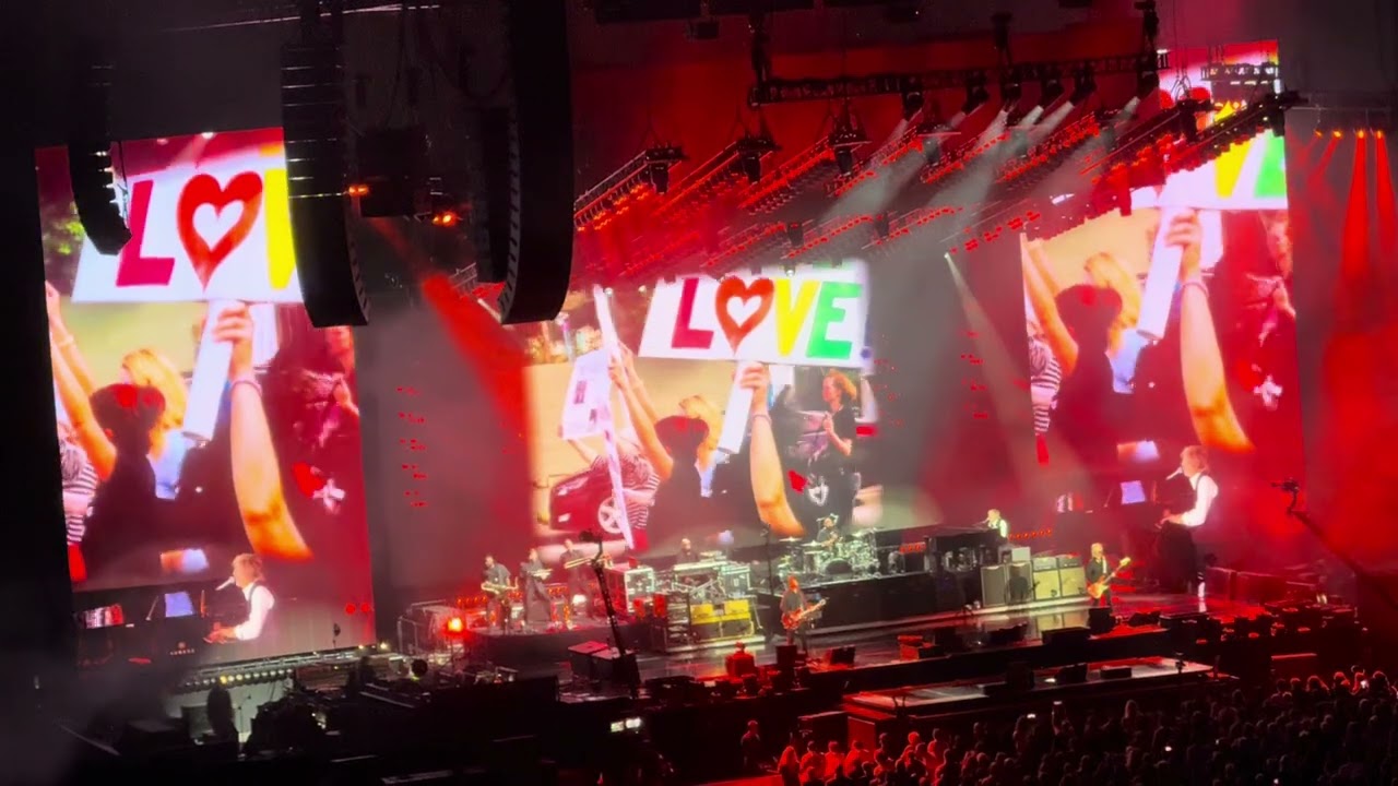 PAUL McCARTNEY - Let ´Em In - Paris 2024