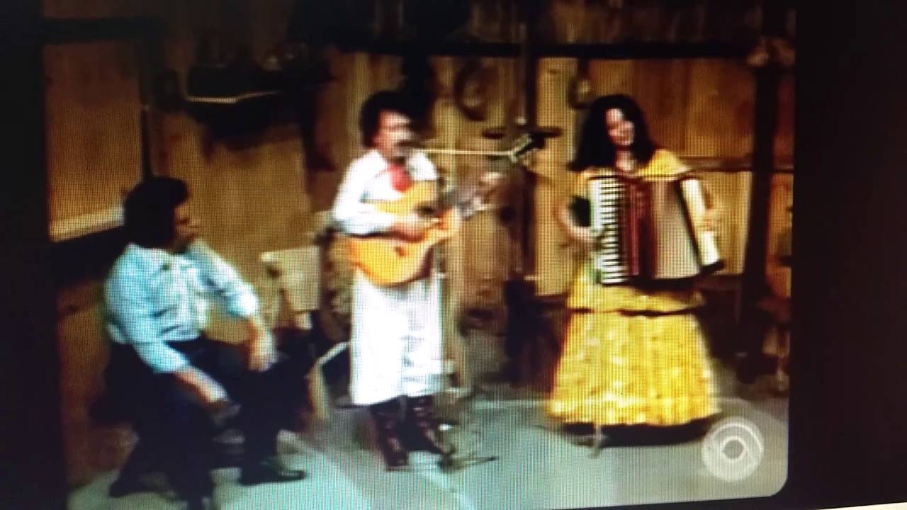 Ivan Trilha E Mary Terezinha Teixeirinha e Mary Terezinha apenas uma flor 1983 - YouTube