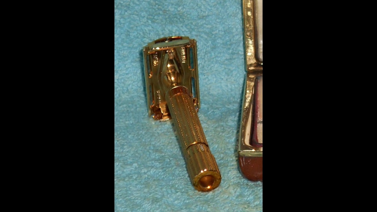 1955 Gillette Diplomat Safety Razor w Case and Blades A2